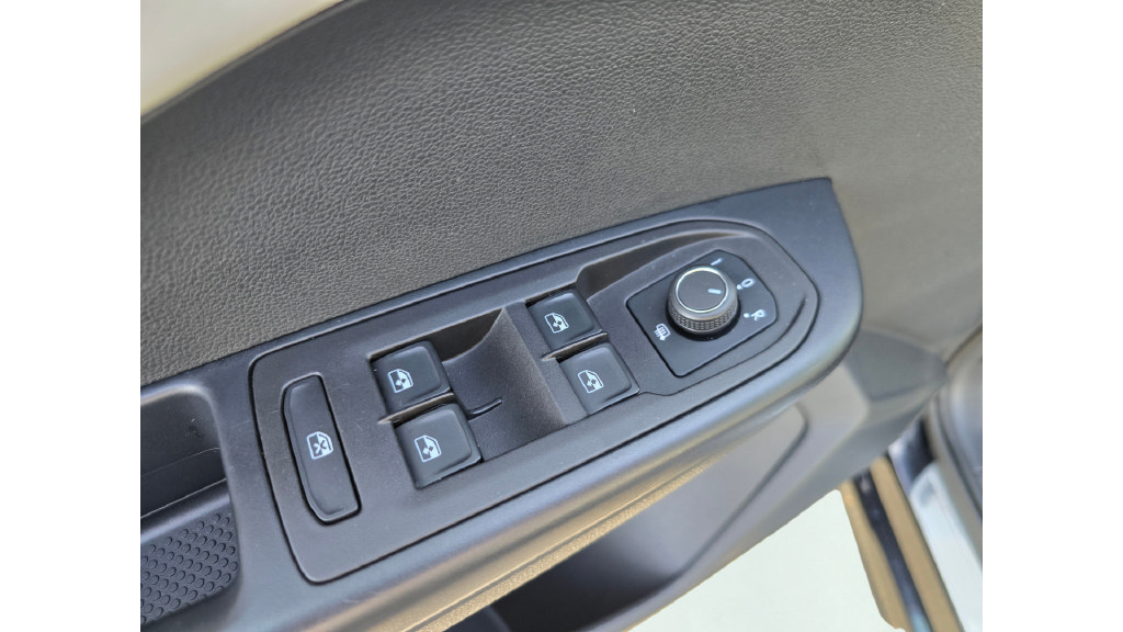 Used 2025 Volkswagen Taos SE AWD/4WD image 22