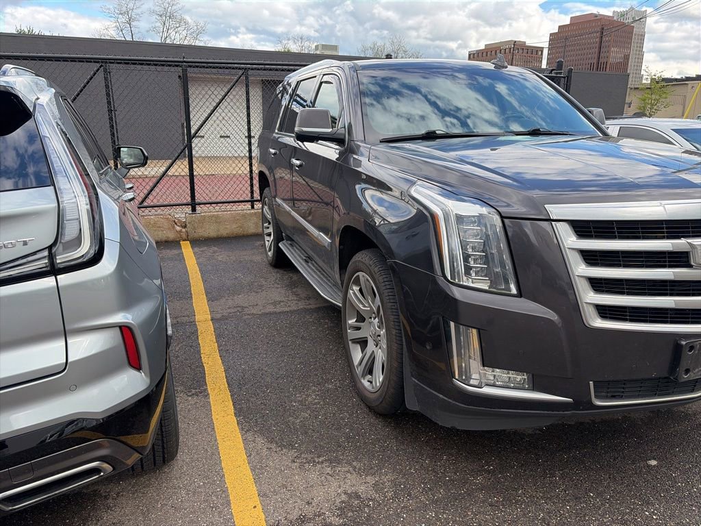 Used 2017 Cadillac Escalade Luxury AWD/4WD image 5