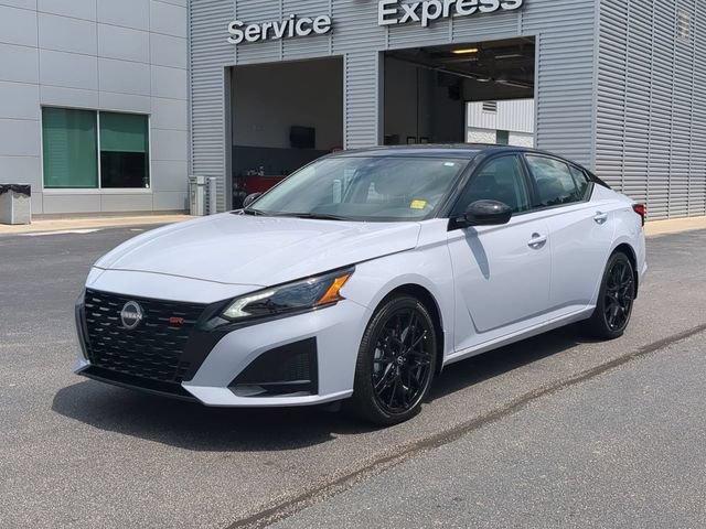 New 2026 Nissan Altima 2.5 SR w/ SR Midnight Edition Package FWD image 7