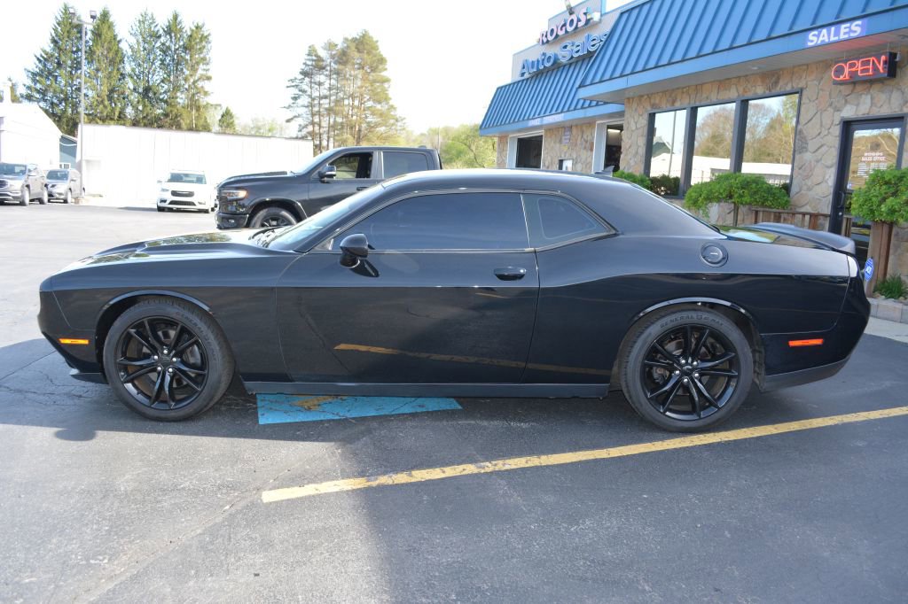 Used 2016 Dodge Challenger SXT Plus RWD image 6
