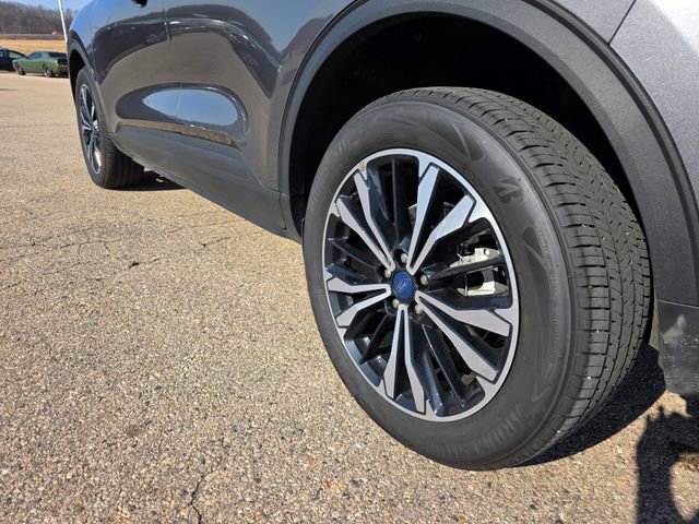 Used 2022 Ford Escape SE w/ SE Sport Appearance Package image 38