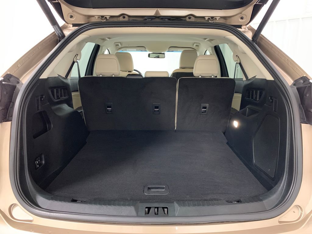Used 2020 Ford Edge Titanium FWD image 18