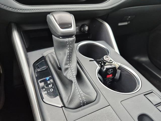 Used 2025 Toyota Highlander LE FWD image 12