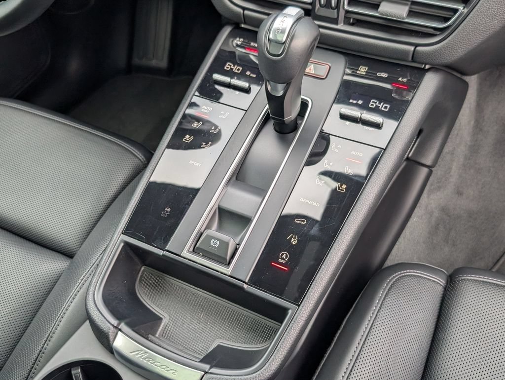 Used 2024 Porsche Macan AWD/4WD image 15