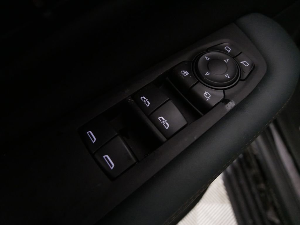 Used 2025 GMC Yukon AT4 image 13