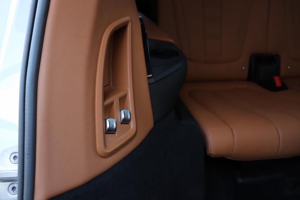 Used 2021 BMW X7 xDrive40i w/ M Sport Package image 31