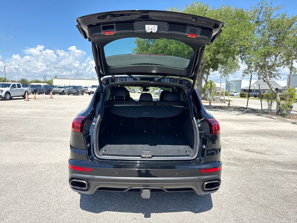 Used 2016 Porsche Cayenne AWD/4WD image 28
