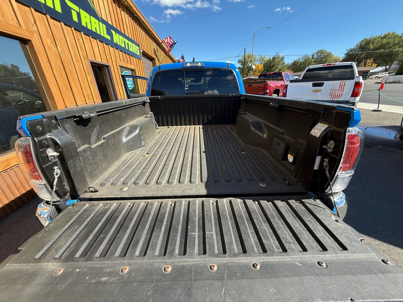 Used 2020 Toyota Tacoma TRD Off-Road image 9