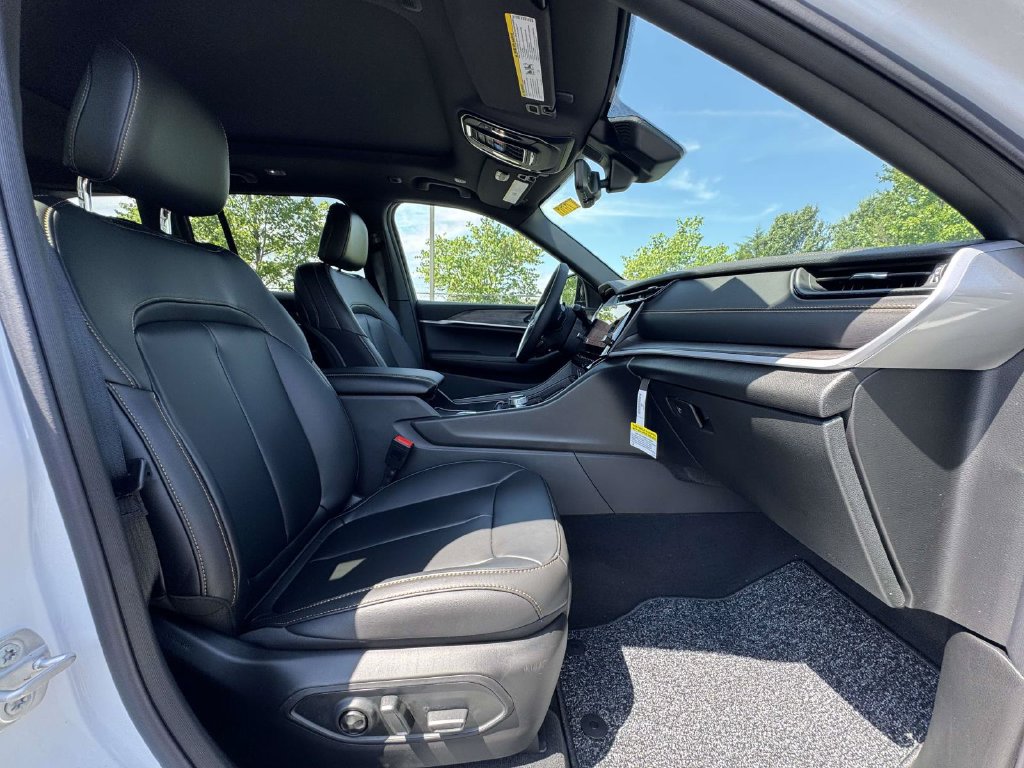 New 2026 Jeep Grand Cherokee Limited AWD/4WD image 15