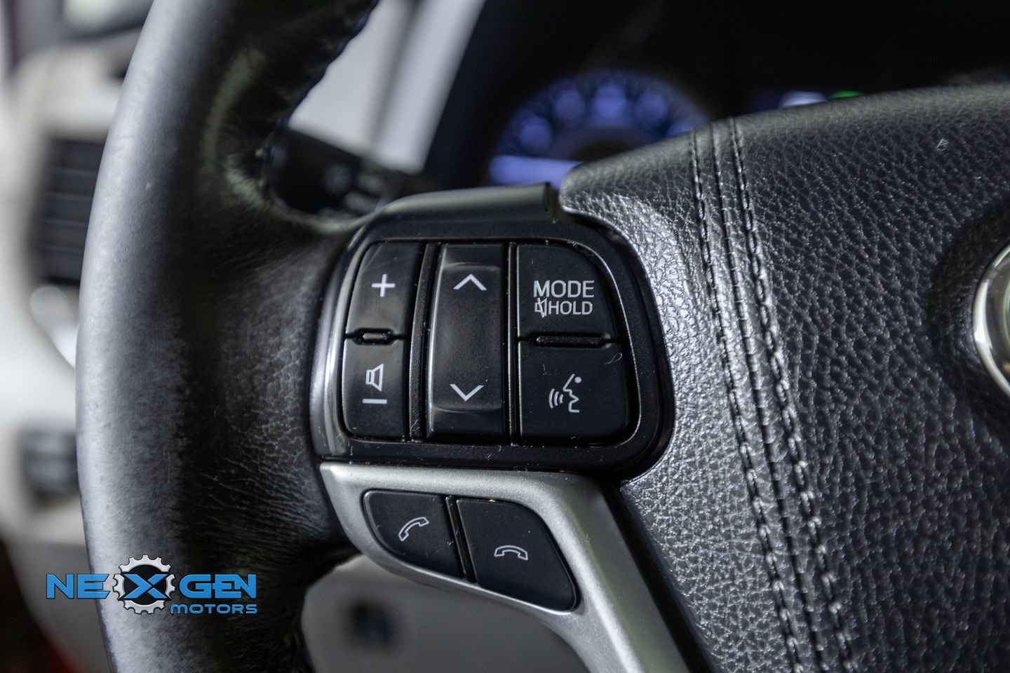 Used 2019 Toyota Sienna XLE w/ XLE Navigation Package image 14