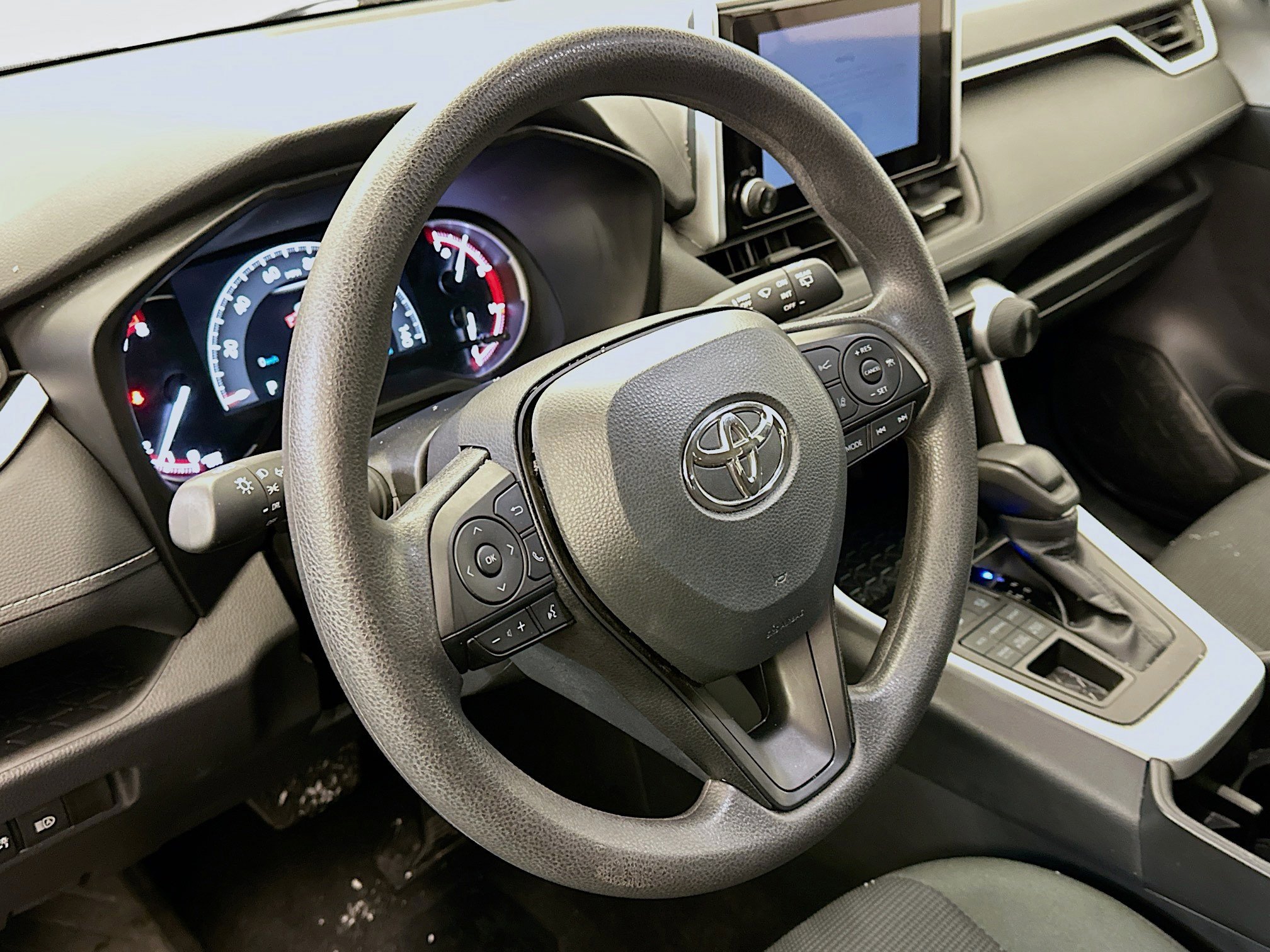 Used 2025 Toyota RAV4 LE image 18