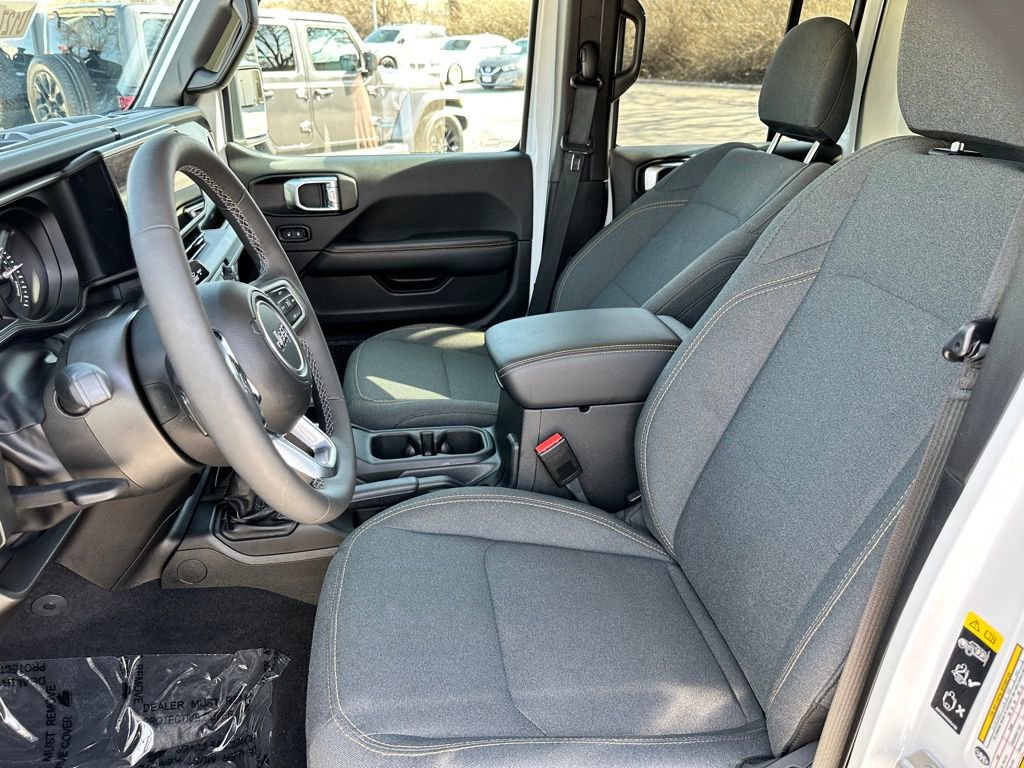 Used 2025 Jeep Wrangler Unlimited Sahara w/ Safety Group image 18