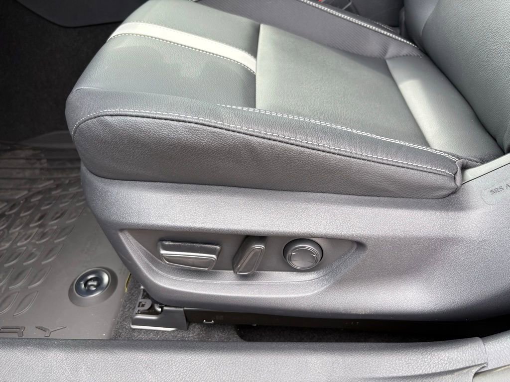 Used 2025 Toyota Camry SE image 26