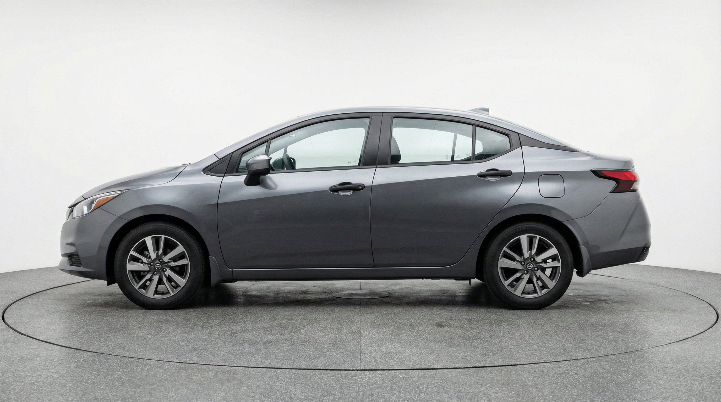 Used 2025 Nissan Versa SV FWD image 5