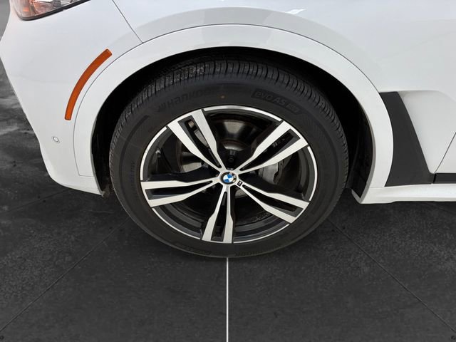 Used 2022 BMW X7 xDrive40i w/ M Sport Package AWD/4WD image 9