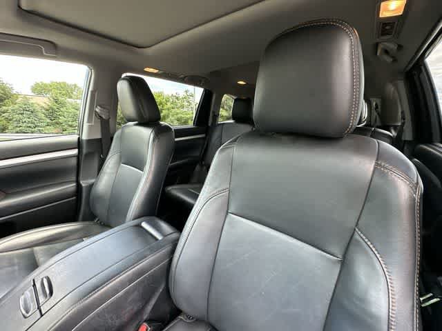 Used 2019 Toyota Highlander XLE AWD/4WD image 16