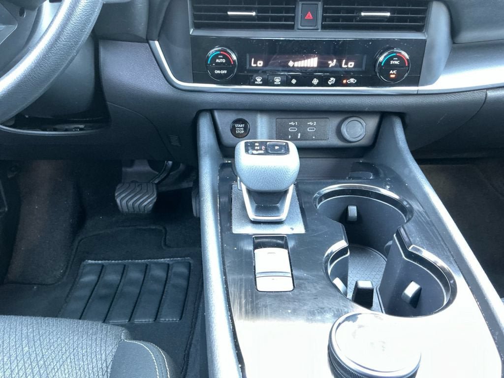 Used 2024 Nissan Rogue SV AWD/4WD image 13