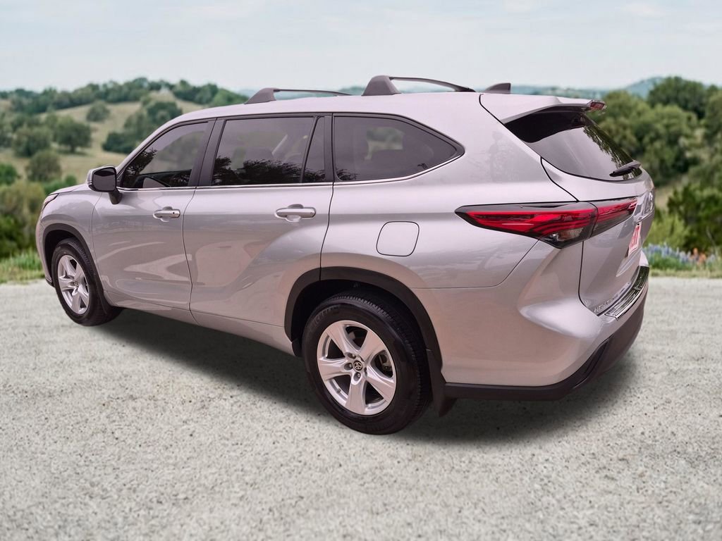 Used 2023 Toyota Highlander L FWD image 8
