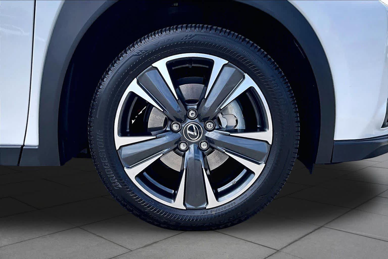Used 2025 Lexus UX 300h FWD image 10