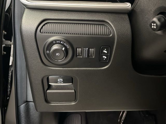 Used 2022 Jeep Wagoneer Series III w/ Premium Group I image 17