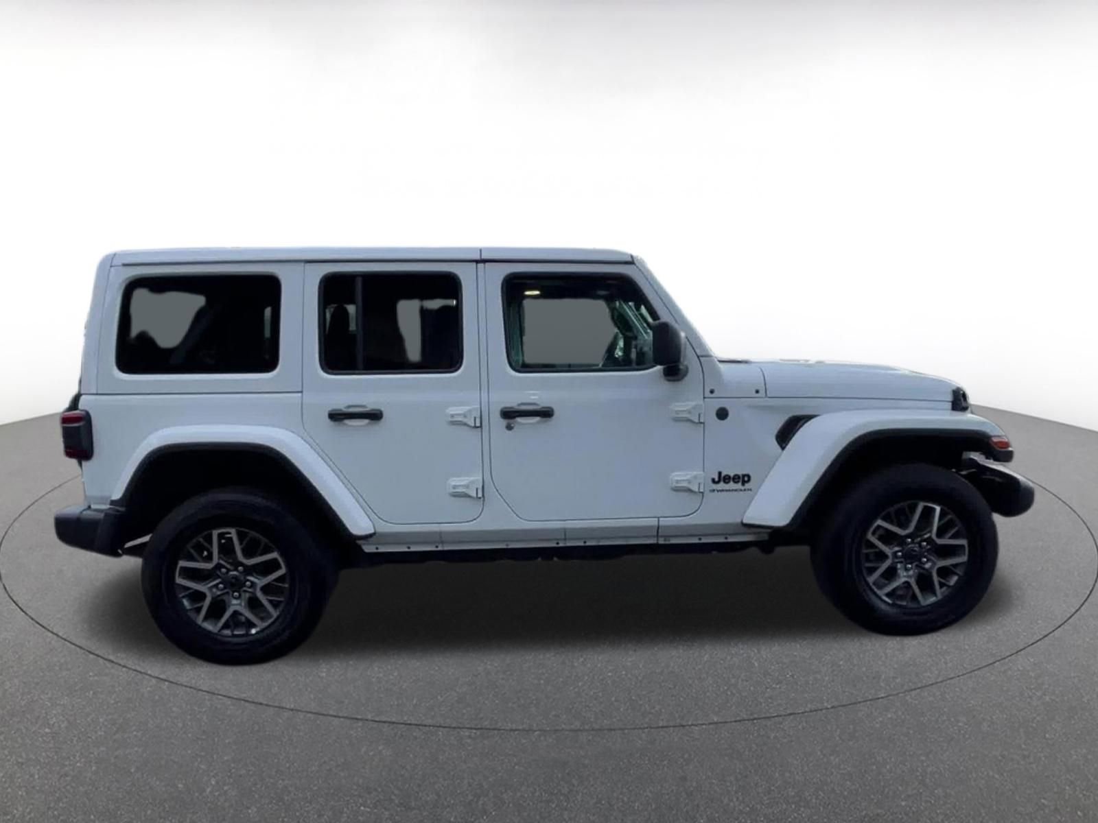 Used 2025 Jeep Wrangler Unlimited Sahara AWD/4WD image 16