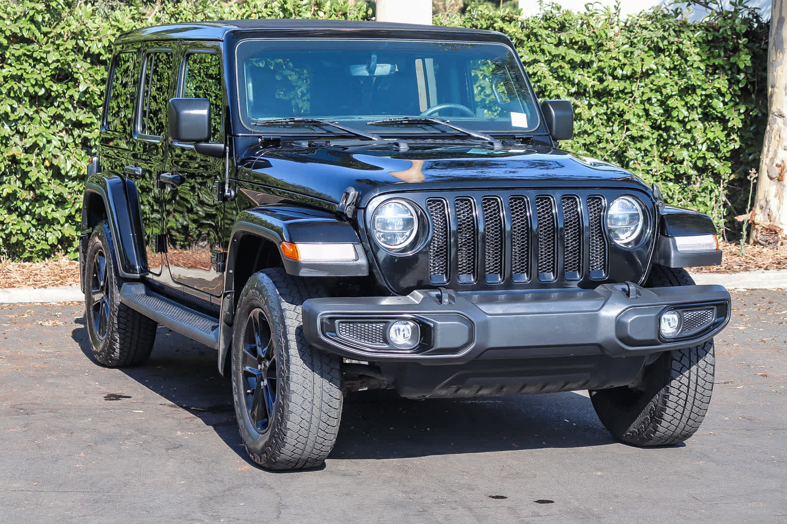 Used 2022 Jeep Wrangler Unlimited Sahara AWD/4WD image 3