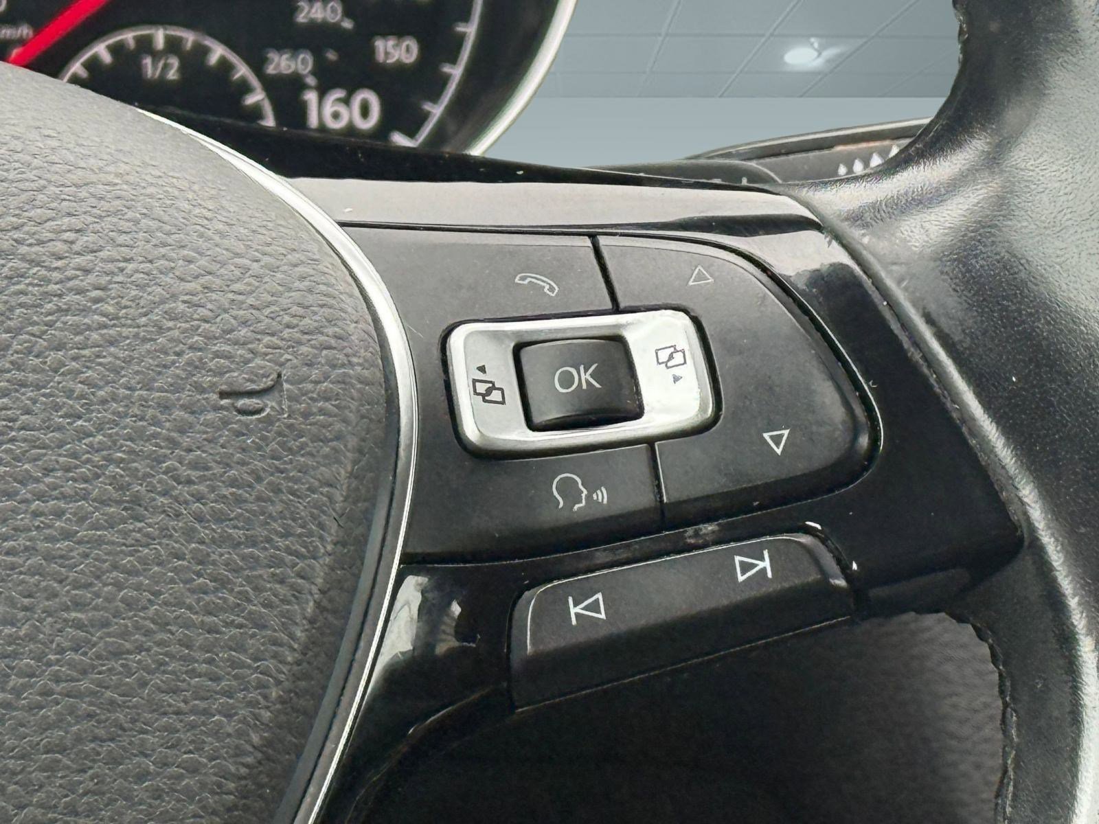 Used 2016 Volkswagen Golf S image 21