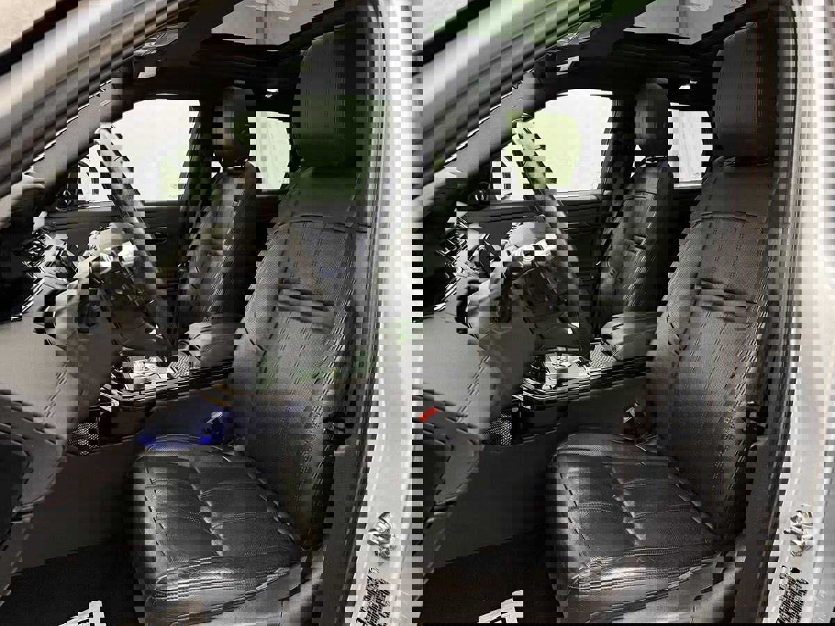 Used 2020 Land Rover Range Rover Evoque R-Dynamic SE image 9