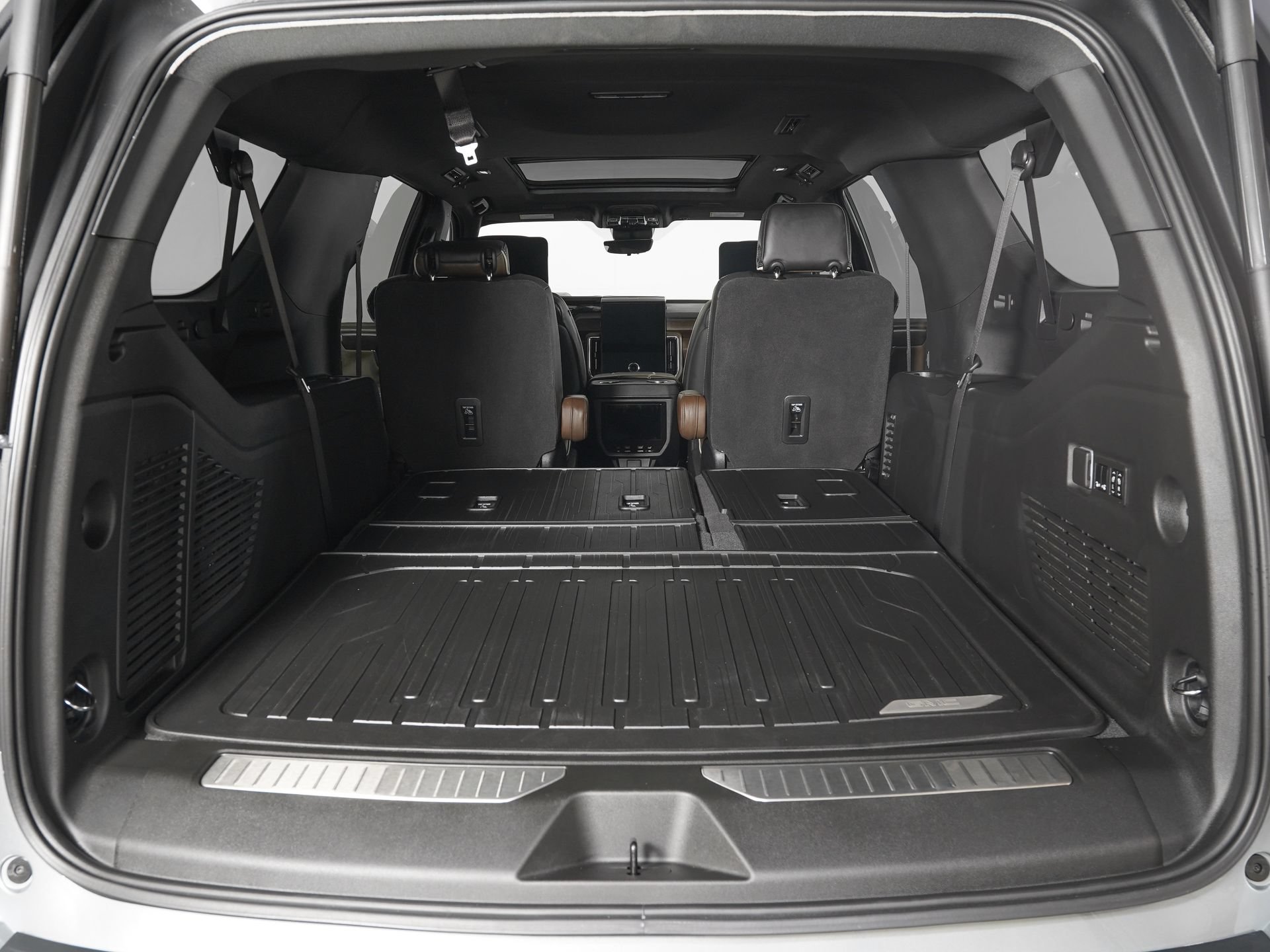 Used 2026 GMC Yukon XL Denali Ultimate w/ LPO, Floor Liner Package AWD/4WD image 13