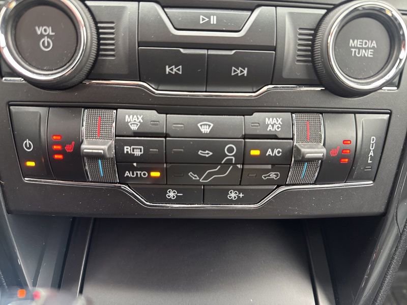 Used 2018 Ford Explorer XLT w/ Equipment Group 202A AWD/4WD image 14