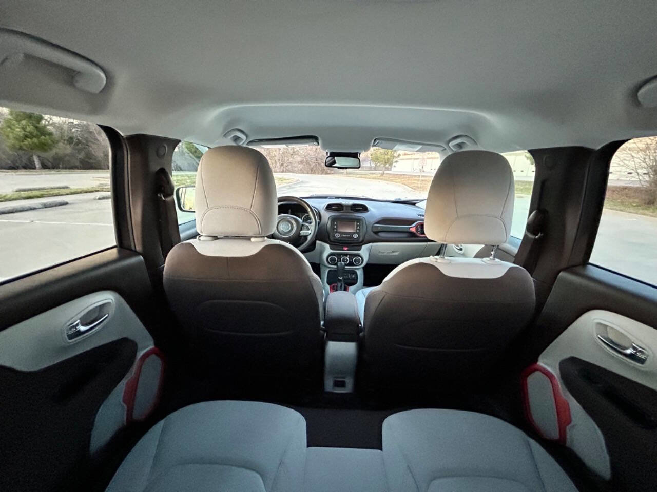 Used 2016 Jeep Renegade Latitude w/ Popular Equipment Group image 12