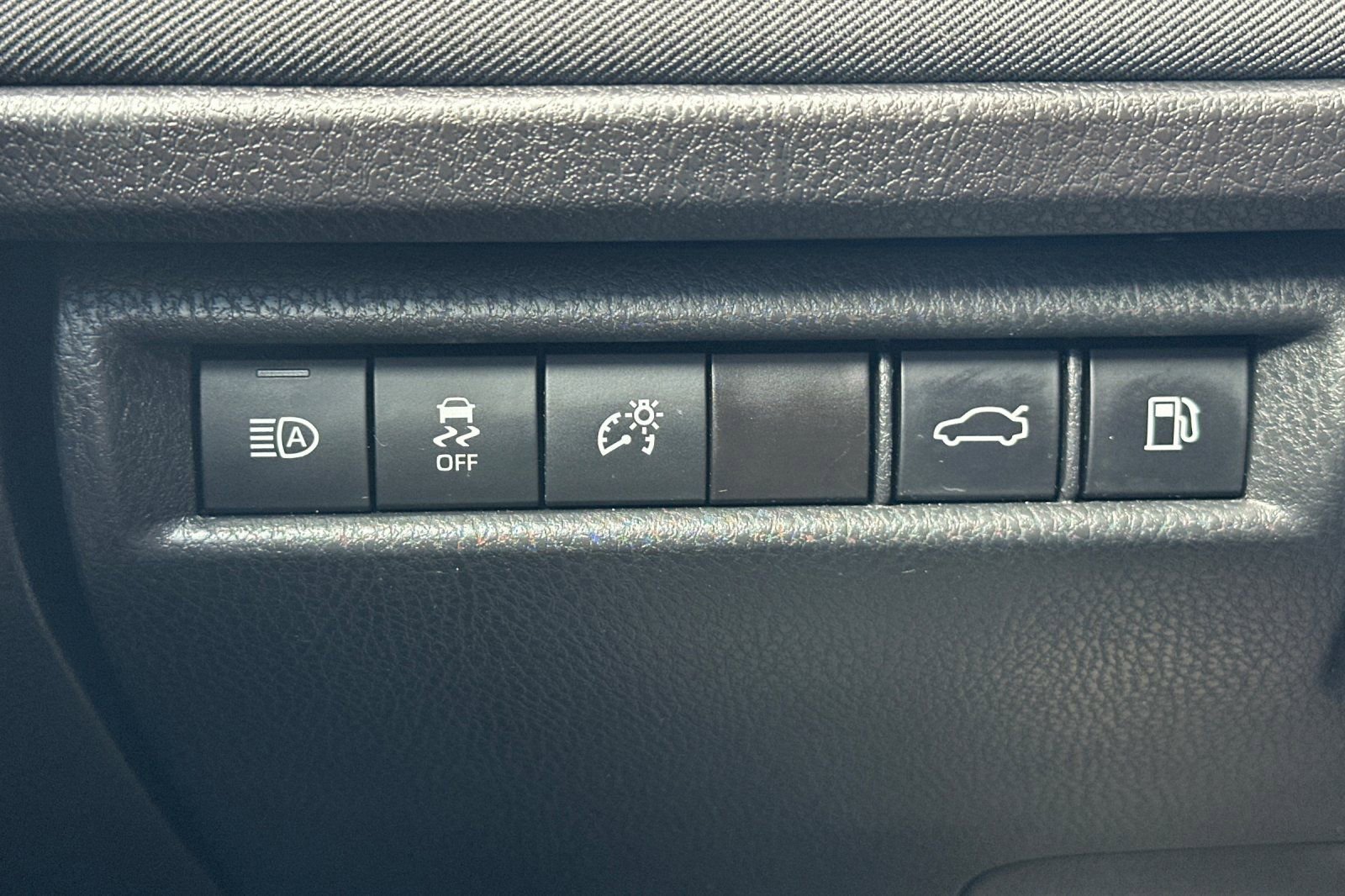 Used 2025 Toyota Camry LE image 31