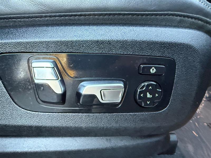 Used 2019 BMW X5 xDrive50i w/ M Sport Package image 17