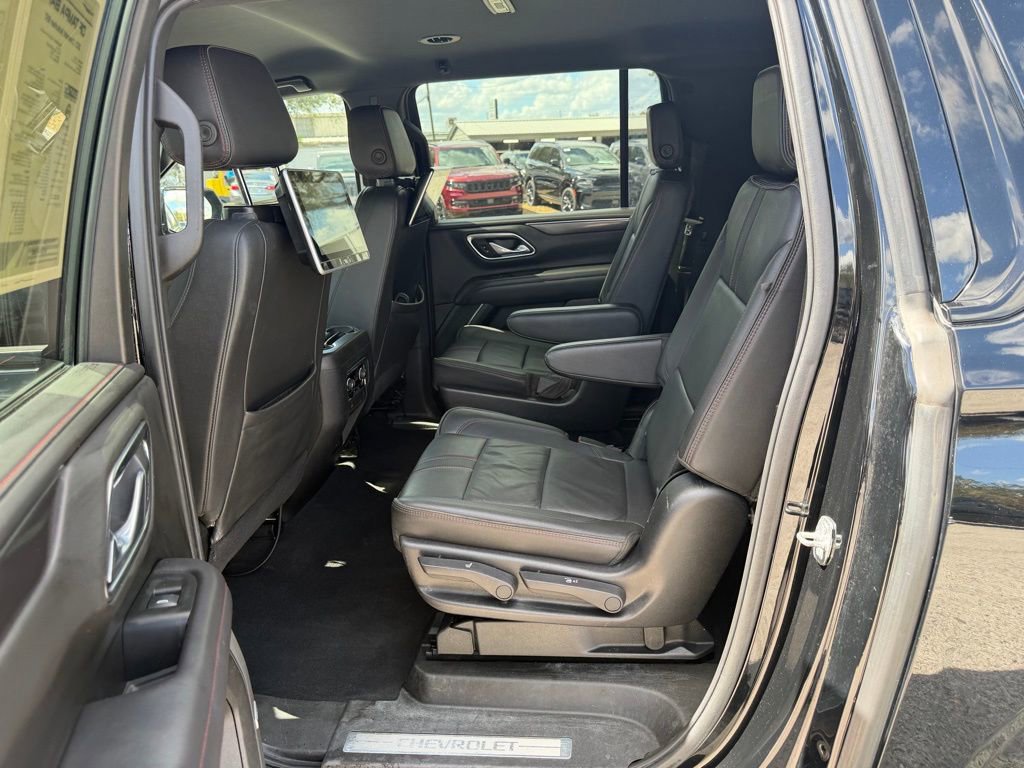Used 2021 Chevrolet Suburban RST w/ Luxury Package image 28