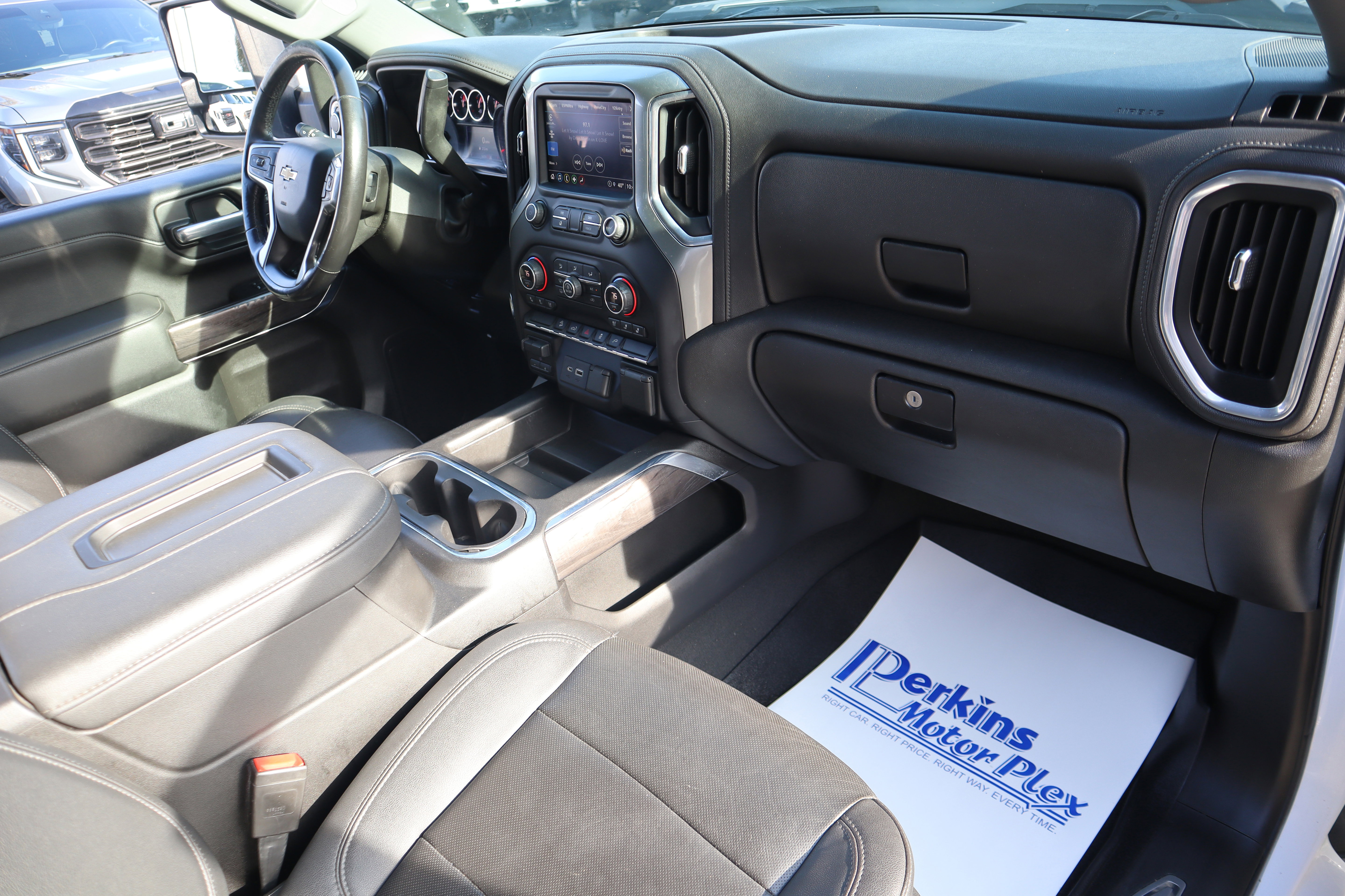 Used 2021 Chevrolet Silverado 2500 LTZ w/ LTZ Convenience Package image 33