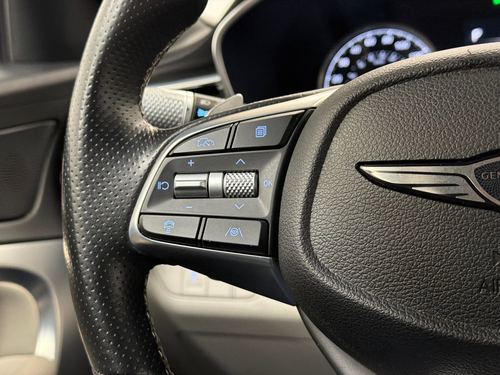 Used 2024 Genesis G70 2.5T image 19