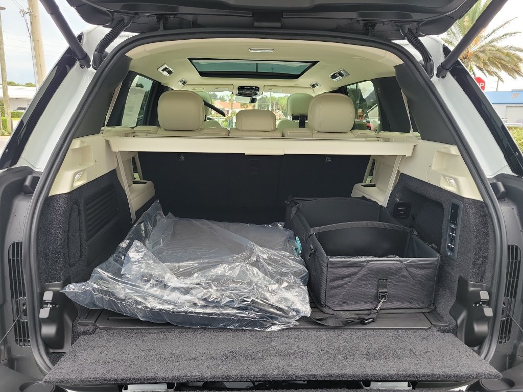 New 2027 Land Rover Range Rover Long Wheelbase SE AWD/4WD image 11