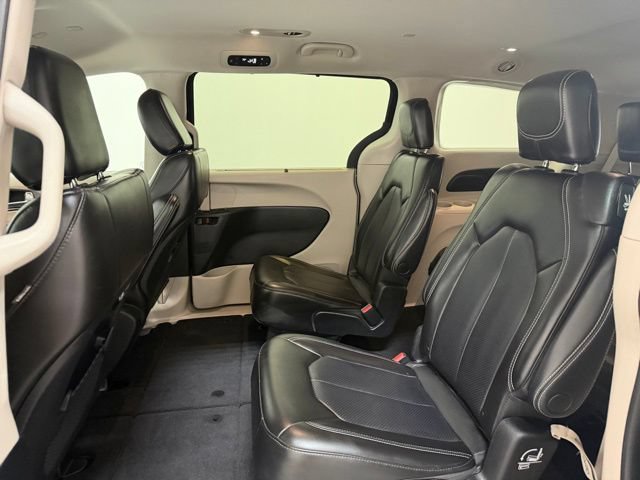 Used 2023 Chrysler Pacifica Touring-L FWD image 20