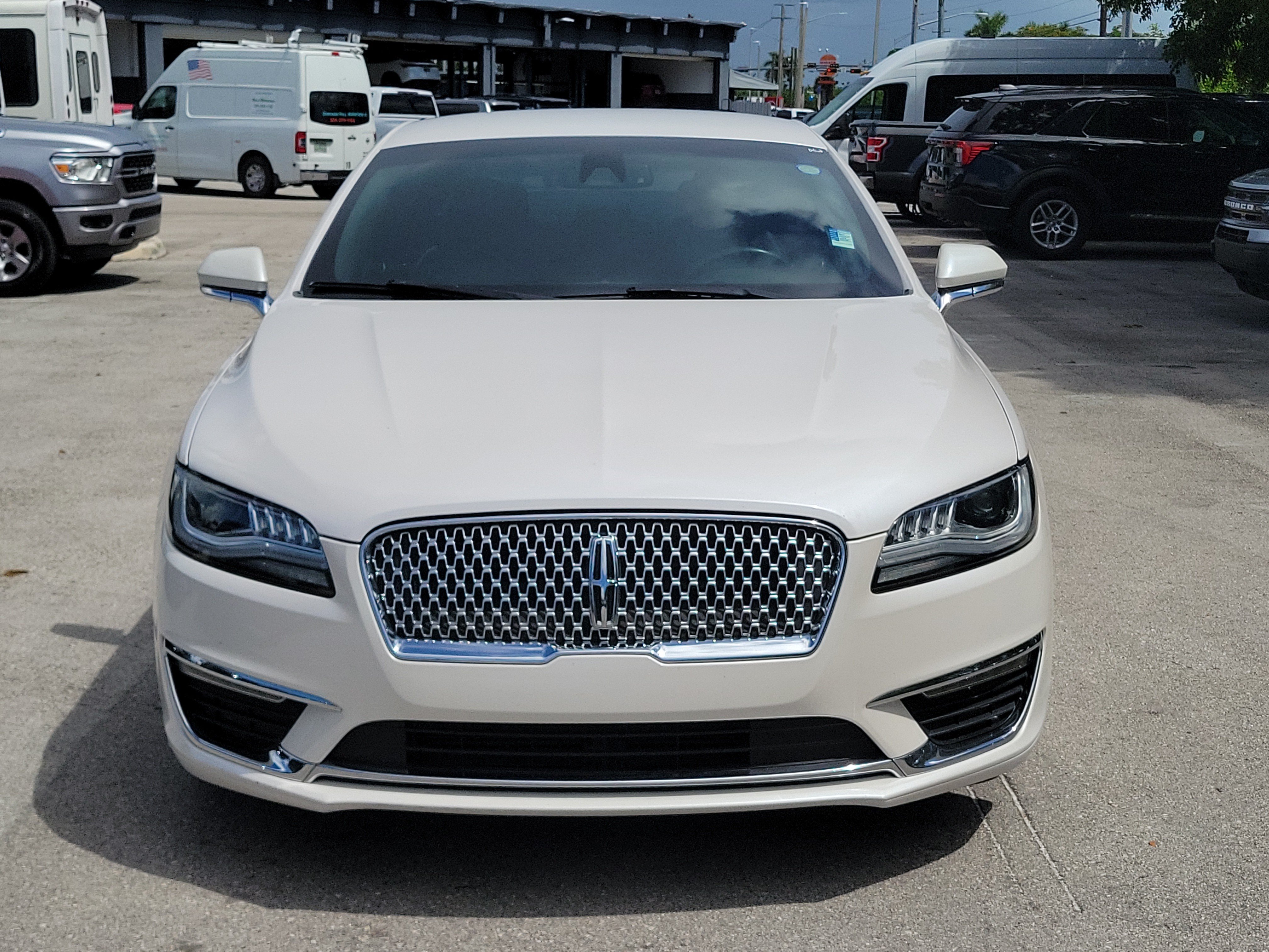 Used 2020 Lincoln MKZ FWD image 2