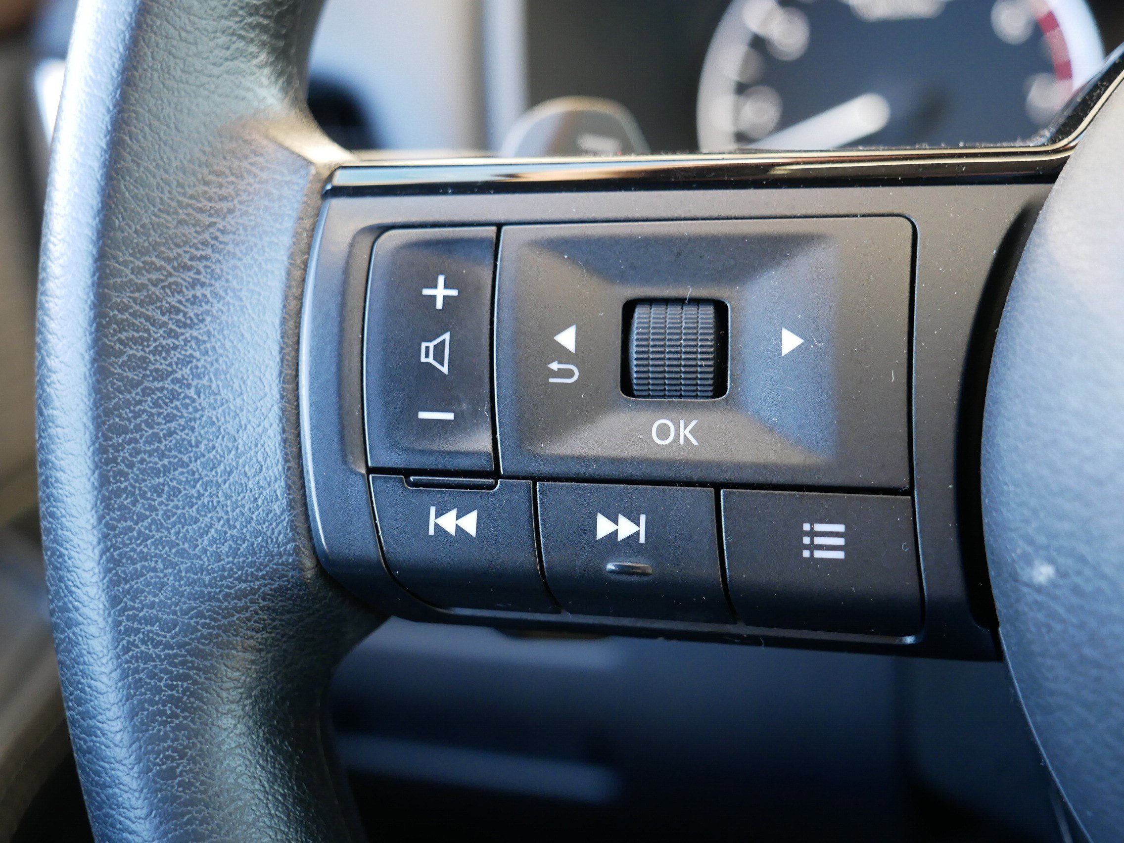 Certified 2022 Nissan Rogue SV image 28