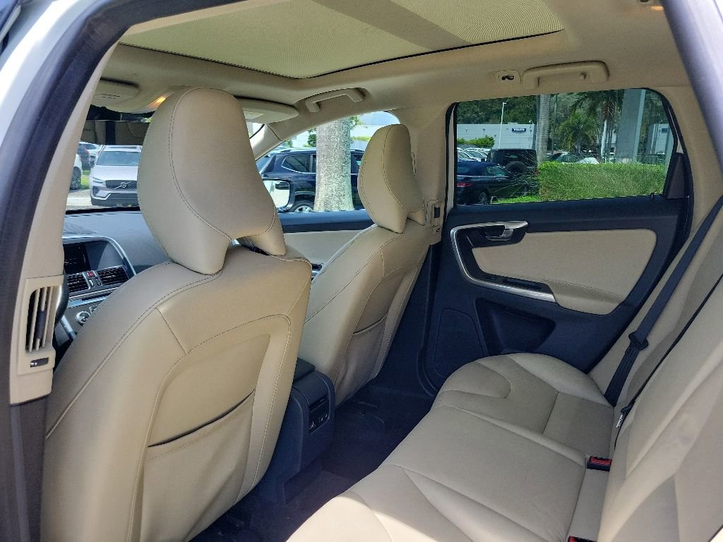 Used 2016 Volvo XC60 T6 Platinum w/ Climate Package AWD/4WD image 7