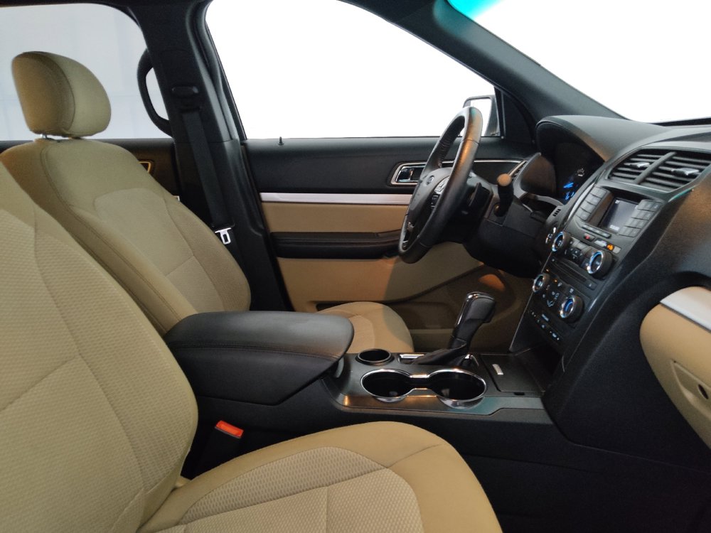 Used 2017 Ford Explorer XLT FWD image 21