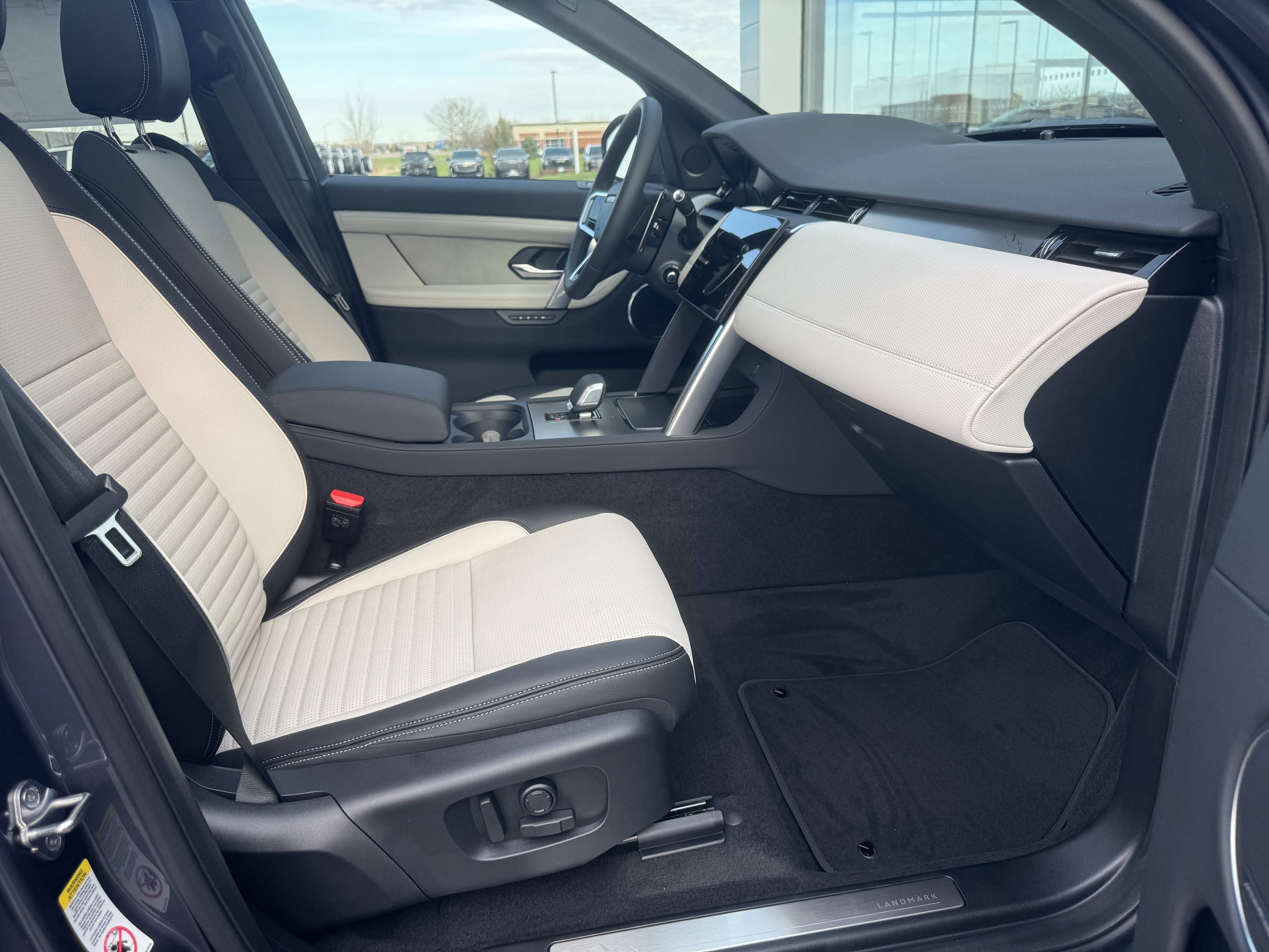 New 2026 Land Rover Discovery Sport Landmark AWD/4WD image 3