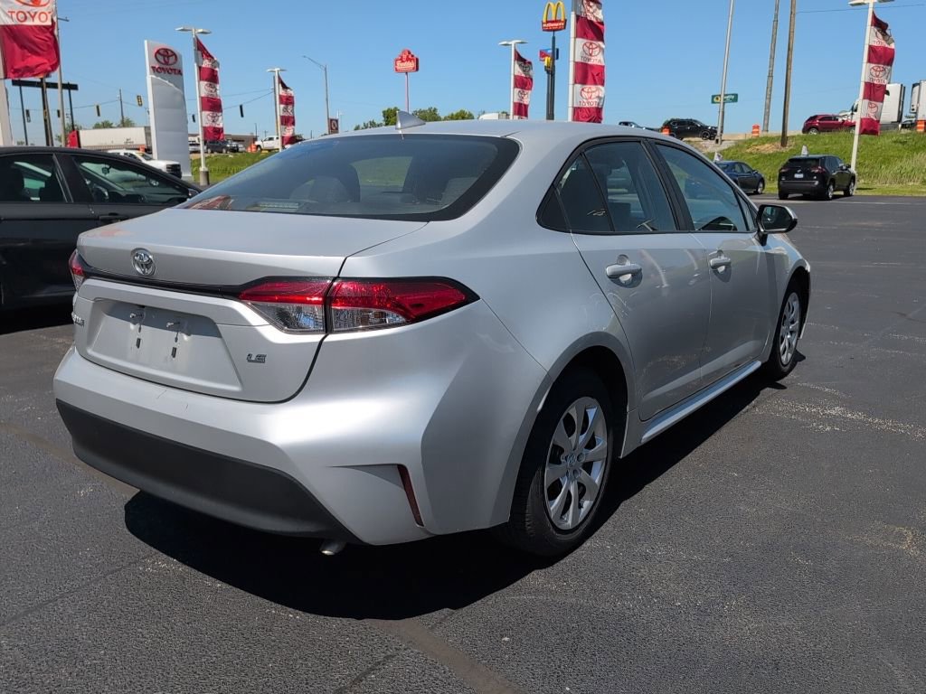 Used 2024 Toyota Corolla LE FWD image 8
