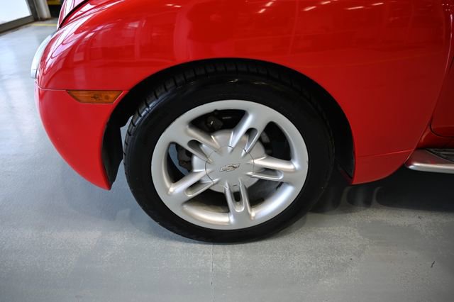 Used 2003 Chevrolet SSR w/ Preferred Equipment Group image 26