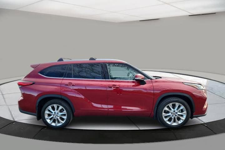 Used 2021 Toyota Highlander Limited image 7