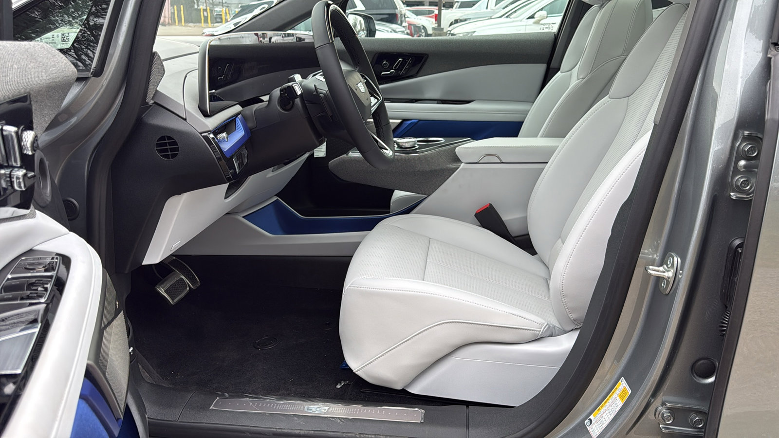 New 2026 Cadillac Optiq Luxury 2 image 8