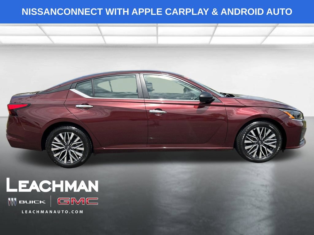 Used 2025 Nissan Altima 2.5 SV FWD image 2