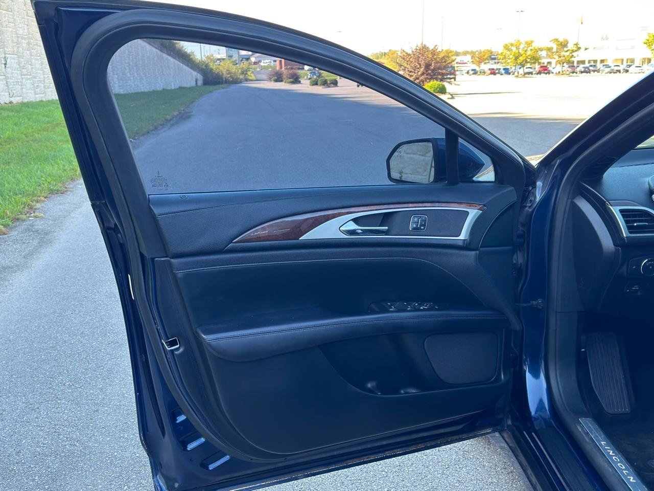 Used 2017 Lincoln MKZ Reserve w/ Climate Package FWD image 11