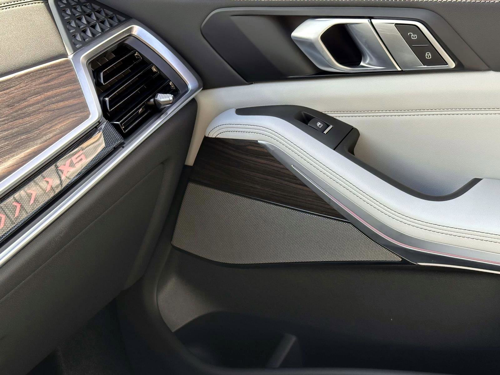 Used 2026 BMW X5 xDrive40i w/ Premium Package AWD/4WD image 25